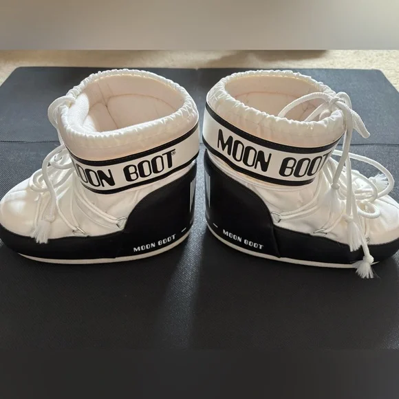 Original Moon Boots Size 4.5 to 7 US) or 36-38 (EU) - Picture 1 of 5